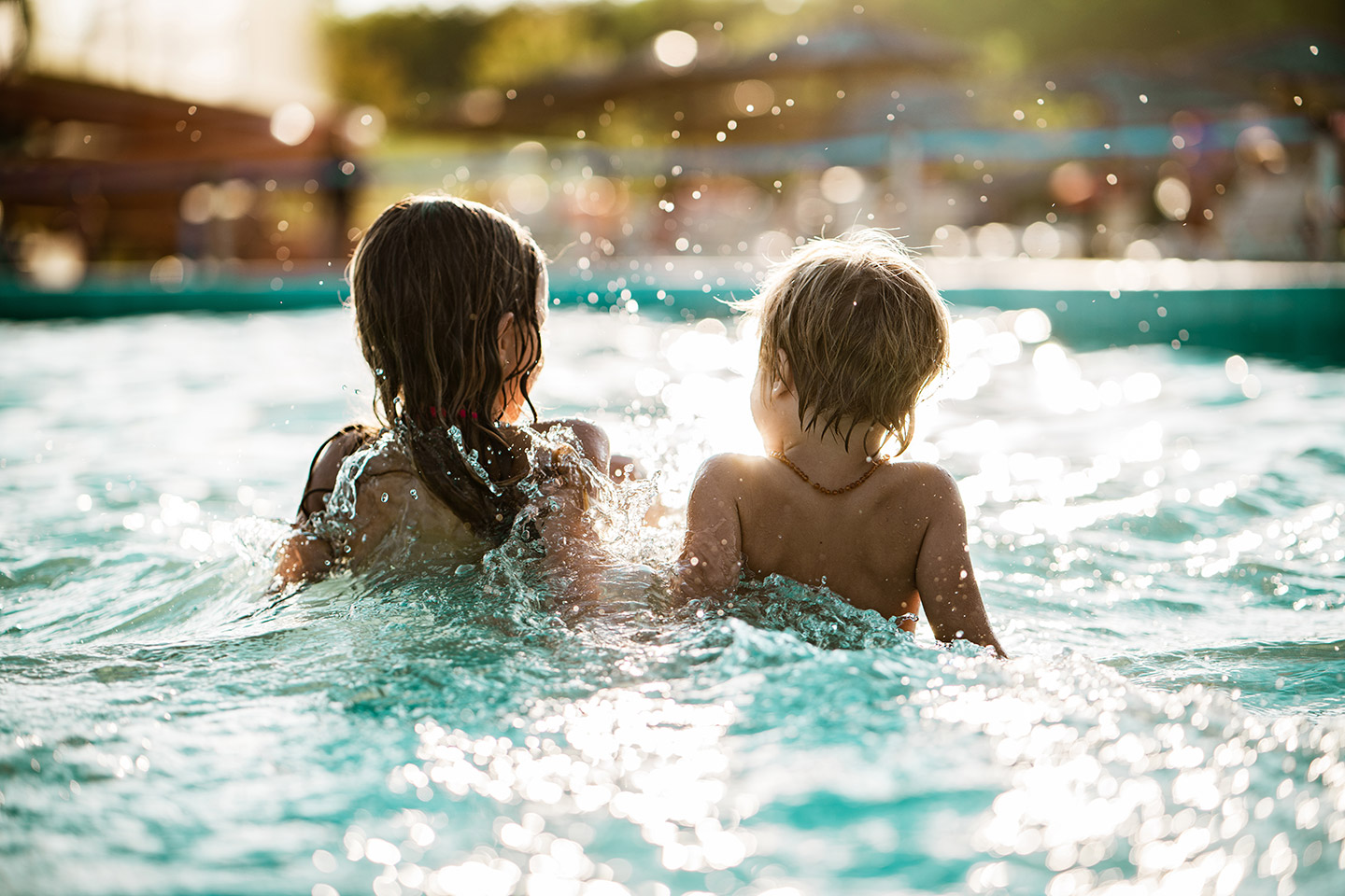 Niños en piscina